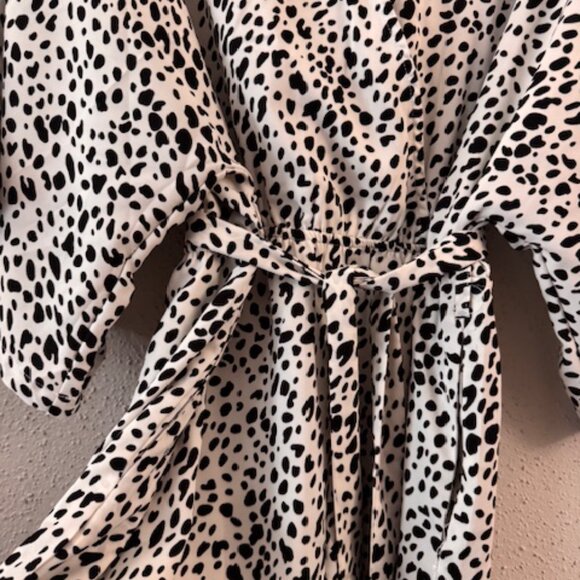 TOP / BLUSA ESTAMPADO DALMATIAN (Lightweight blouse with a chic “dalmatian dot”) - Picture 5 of 7